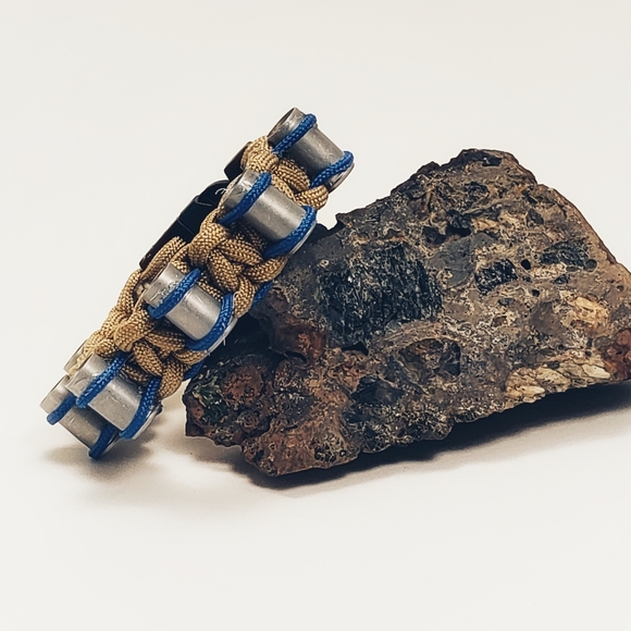 Handmade paracord bracelet - Picture 1 of 3